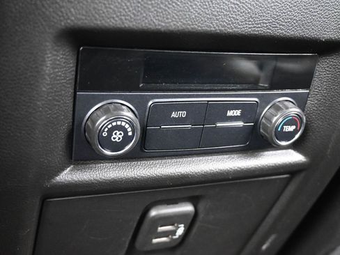 Used 2018 Chevrolet Traverse LT image 34