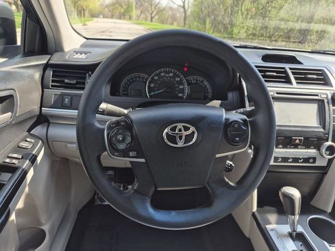 Used 2012 Toyota Camry LE FWD image 16
