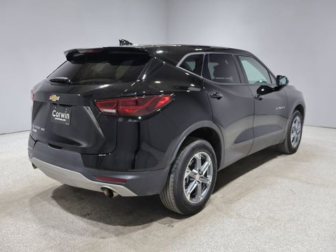 Used 2025 Chevrolet Blazer LT AWD/4WD image 2