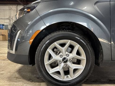 Used 2024 Kia Soul LX w/ Option Group 015 FWD image 31