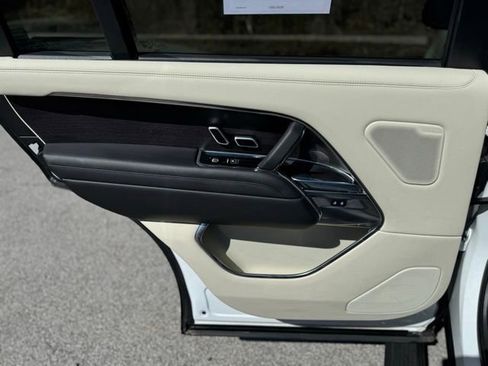 Used 2022 Land Rover Range Rover Long Wheelbase SE image 12
