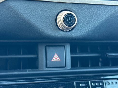 Used 2025 Toyota Crown Signia w/ Advanced Technology Package image 30