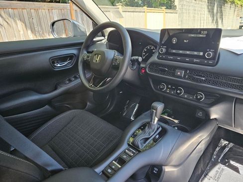Certified 2025 Honda HR-V LX image 10