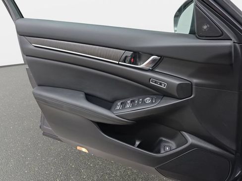 Used 2022 Honda Accord Touring image 27
