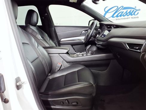 Used 2022 Cadillac XT4 Premium Luxury w/ Cold Weather Package image 11