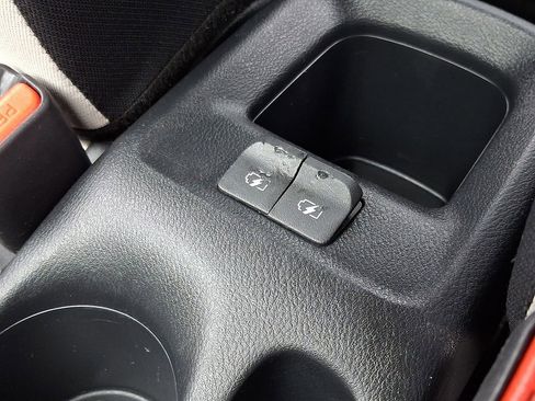 Used 2021 Nissan Versa SV image 25