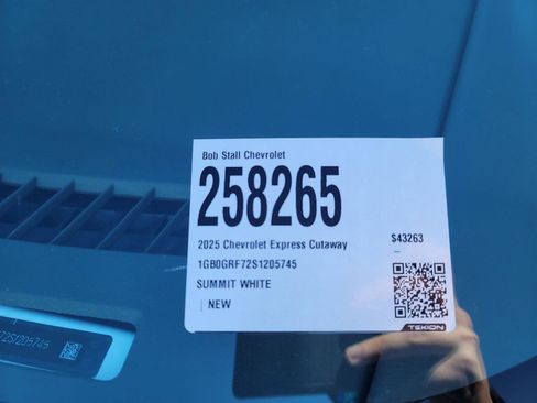 New 2025 Chevrolet Express 3500 w/ Power Convenience Package image 29