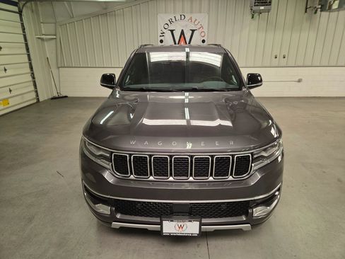 Used 2025 Jeep Wagoneer L Series II w/ 8-pass Seating Package AWD/4WD image 12