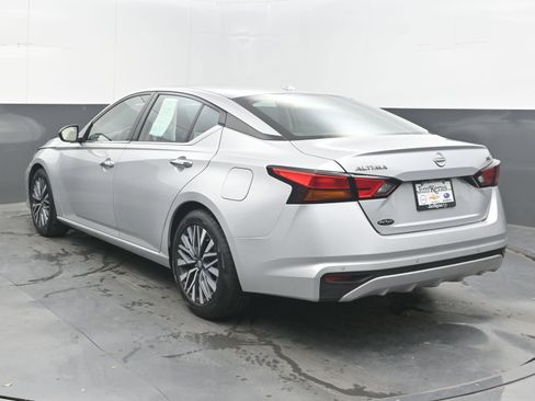 Used 2024 Nissan Altima 2.5 SV FWD image 6