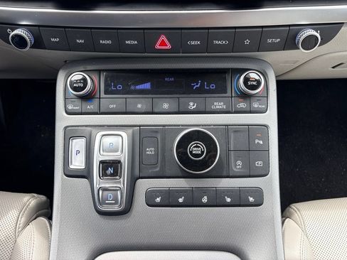 Used 2024 Hyundai Palisade Limited FWD image 25