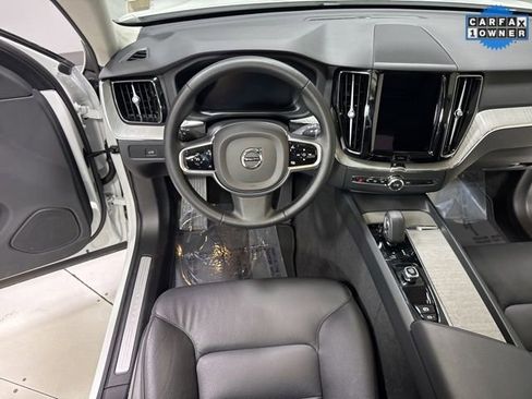 Used 2025 Volvo XC60 B5 Plus image 15