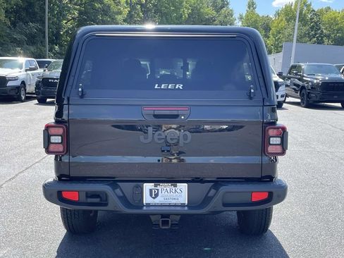 Used 2024 Jeep Gladiator Sport AWD/4WD image 7