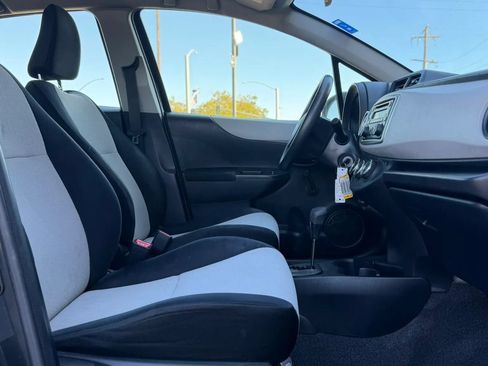 Used 2012 Toyota Yaris L FWD image 12