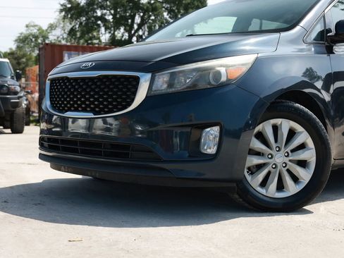 Used 2015 Kia Sedona EX image 29