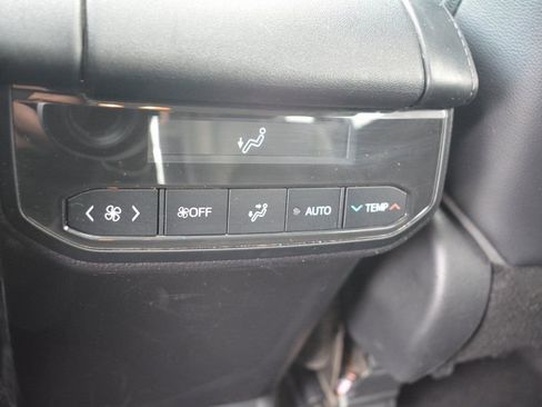 Used 2023 Toyota Highlander XLE AWD/4WD image 23