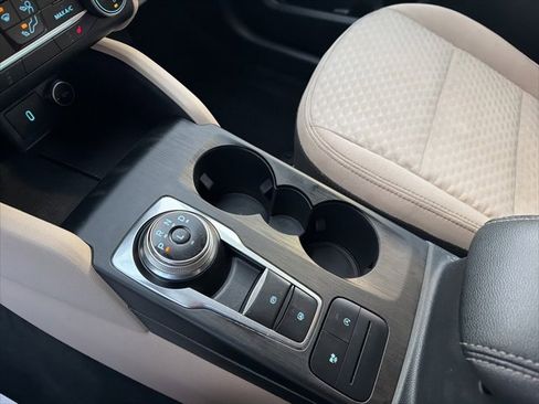 Used 2020 Ford Escape SE image 28