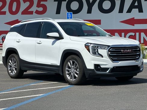 Used 2024 GMC Terrain SLT image 8