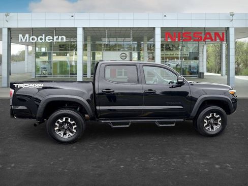 Used 2021 Toyota Tacoma TRD Off-Road w/ TRD Premium Off Road Package AWD/4WD image 6