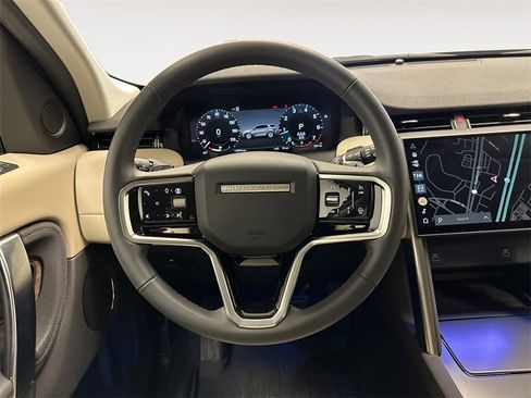 Used 2025 Land Rover Discovery Sport S image 12