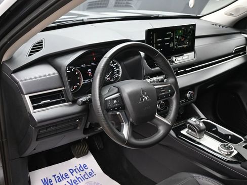 Used 2025 Mitsubishi Outlander SE AWD/4WD image 17