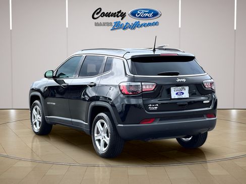 Used 2023 Jeep Compass Latitude AWD/4WD image 6