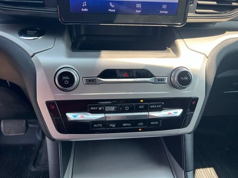 Used 2022 Ford Explorer XLT AWD/4WD image 38