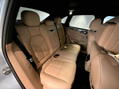 Used 2025 Porsche Macan Turbo image 31