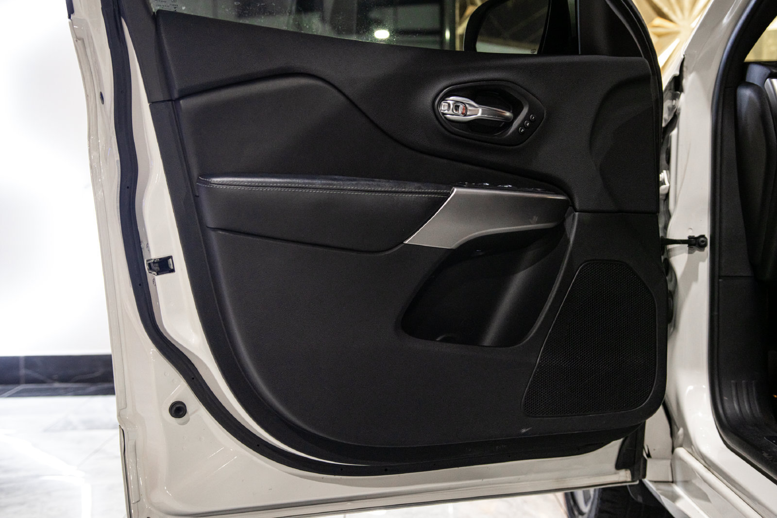 Used 2019 Jeep Cherokee High Altitude AWD/4WD image 21