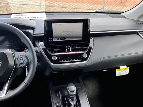 Used 2026 Toyota Corolla Cross LE image 7