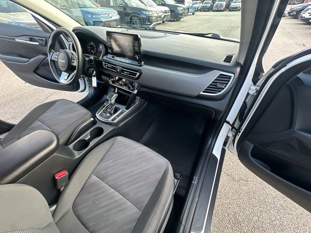 Used 2023 Kia Seltos LX AWD/4WD image 32