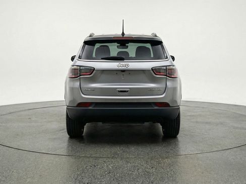 Used 2025 Jeep Compass Limited image 7