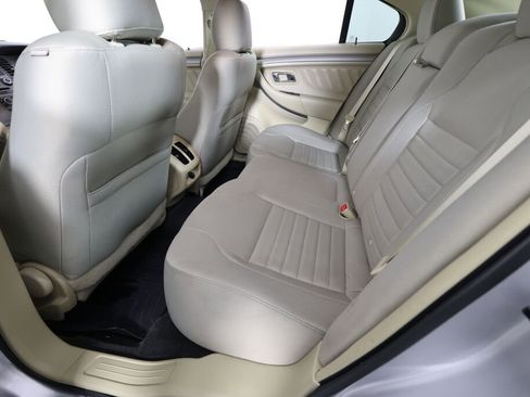 Used 2015 Ford Taurus SE image 17