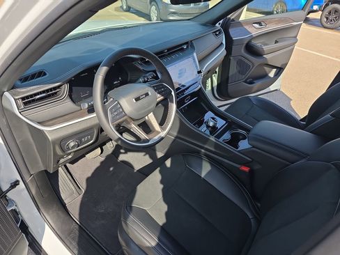 New 2026 Jeep Grand Cherokee Altitude image 16