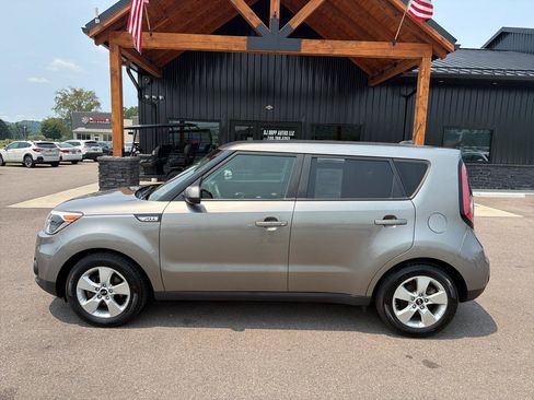 Used 2018 Kia Soul FWD image 19