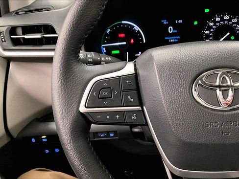 Used 2023 Toyota Sienna XLE FWD image 27