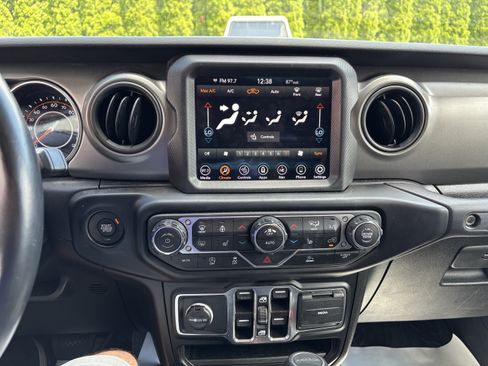 Used 2023 Jeep Gladiator Sport AWD/4WD image 24