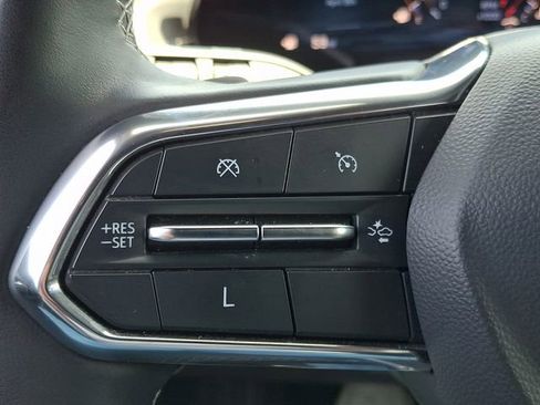 Certified 2025 Chevrolet Traverse LT FWD image 21