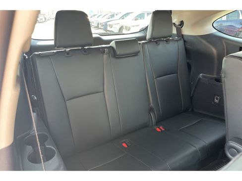 Used 2024 Toyota Highlander XLE FWD image 19