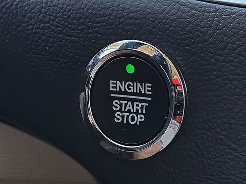 Used 2022 Ford Edge Titanium image 18