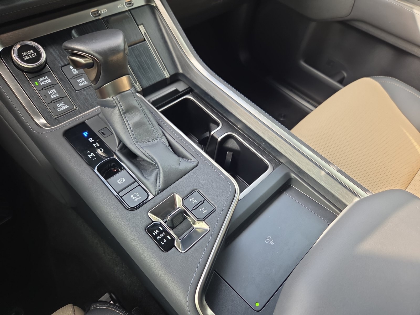 Used 2025 Lexus GX 550 w/ Accessory Package (32) AWD/4WD image 15