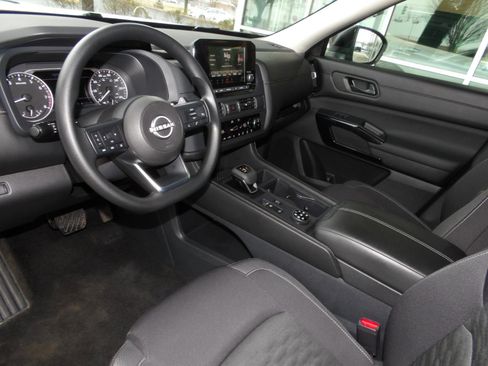 Certified 2024 Nissan Pathfinder S image 15