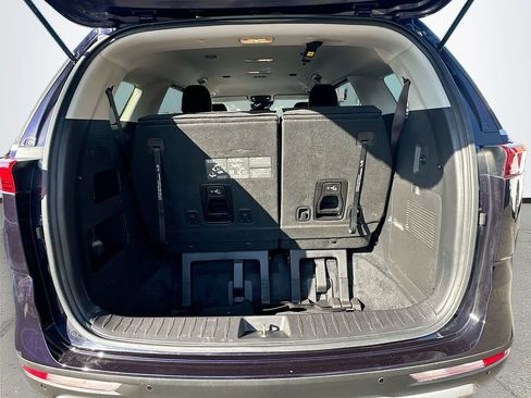 Used 2024 Kia Carnival LX FWD image 25