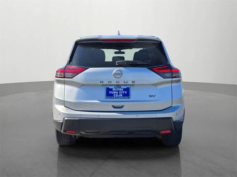 Used 2024 Nissan Rogue SV image 5