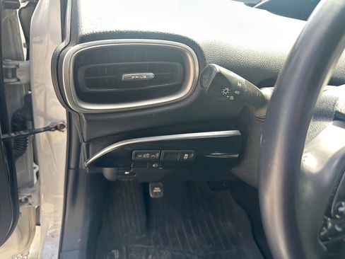 Used 2021 Toyota Prius Prime XLE FWD image 13