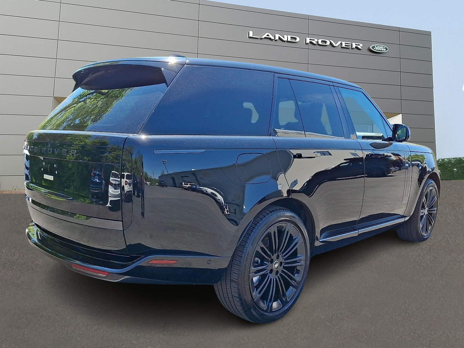 Used 2025 Land Rover Range Rover SE AWD/4WD image 2