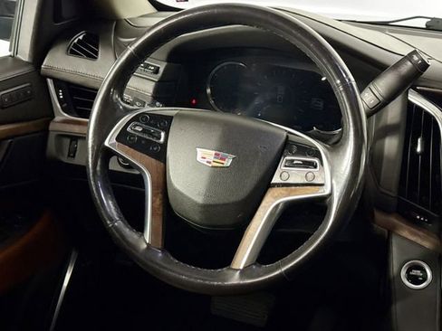 Used 2020 Cadillac Escalade Luxury image 28