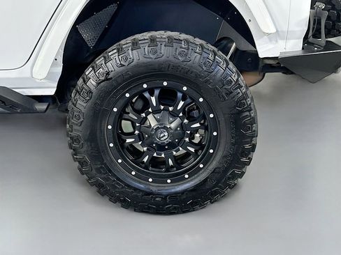 Used 2019 Jeep Wrangler Unlimited Sahara AWD/4WD image 34