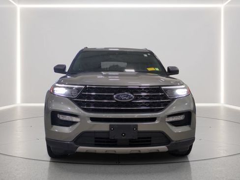 Used 2020 Ford Explorer XLT w/ Equipment Group 202A AWD/4WD image 9