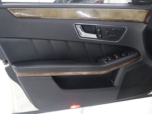Used 2010 Mercedes-Benz E 350 4MATIC Sedan image 12