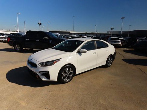 Used 2019 Kia Forte LXS image 2